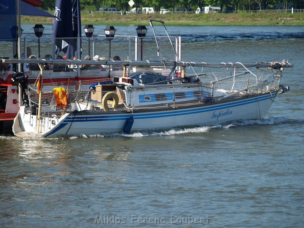 Motor Segelboot mit Motorschaden trieb gegen Alte Liebe bei Koeln Rodenkirchen P059.JPG
